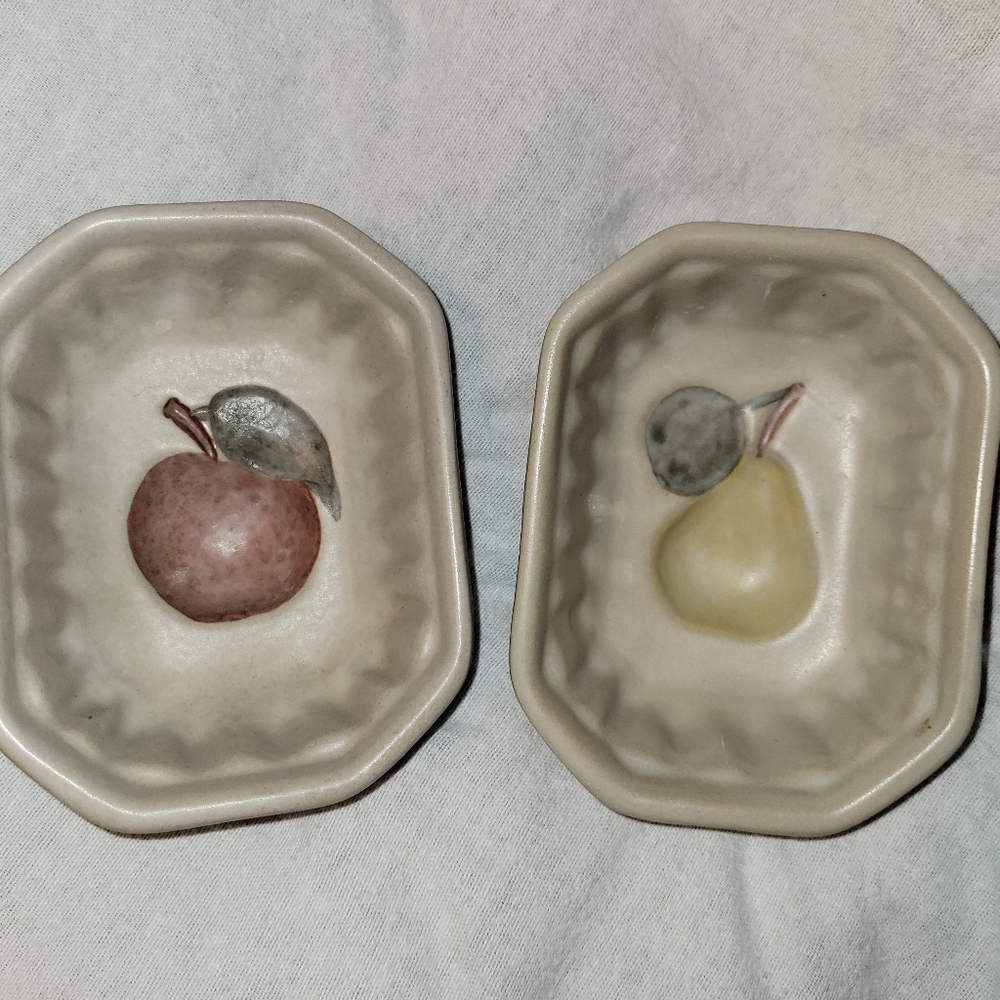 VINTAGE Chatham Pottery Country Harvet Molds Stoneware Crock Pottery Dishes